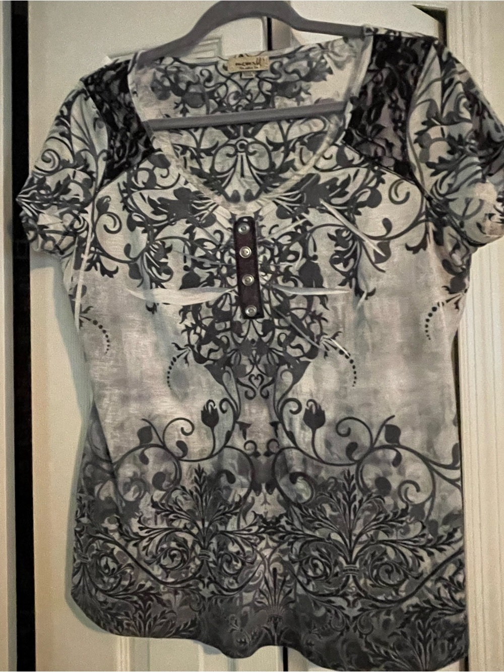 ONE WORLD Gray and Black Scroll-Print Short Sleeve Top